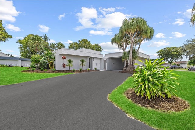 2 of 38 - 5000 Bayberry Ln, Tamarac, FL