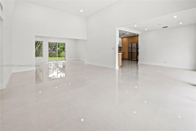 3 of 38 - 5000 Bayberry Ln, Tamarac, FL