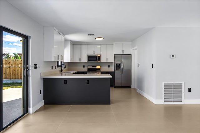 4 of 25 - 205 Se 3rd St, Dania Beach, FL