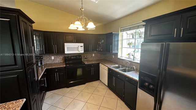 4 of 33 - 6391 Sw 20th St, West Miami, FL
