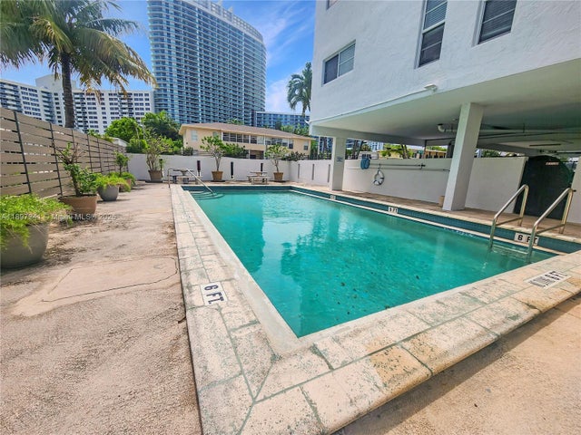 2 of 15 - 1455 West Ave 202, Miami Beach, FL