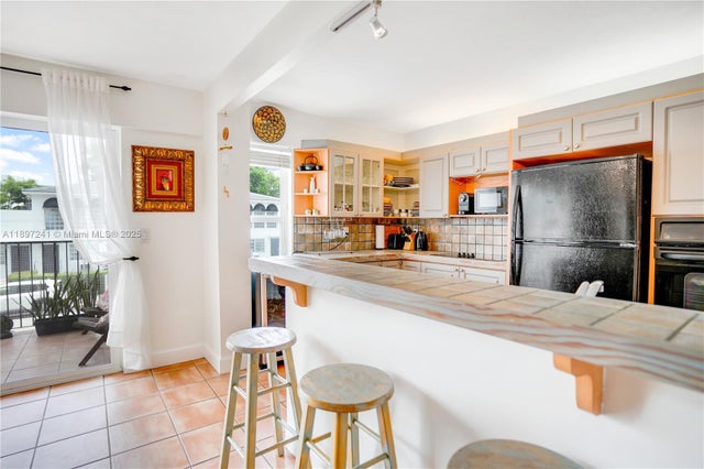 4 of 15 - 1455 West Ave 202, Miami Beach, FL