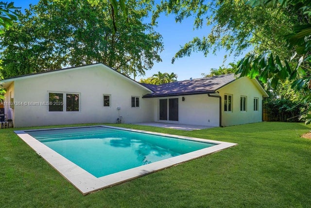 4 of 35 - 117 Ne 20th St, Wilton Manors, FL