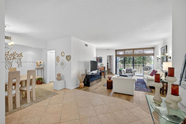 20281 E Country Club Dr 210, Aventura