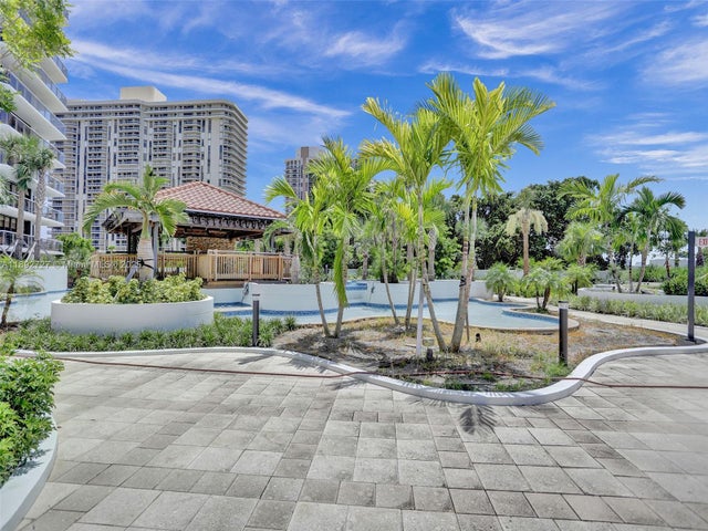 4 of 31 - 20281 E Country Club Dr 210, Aventura, FL