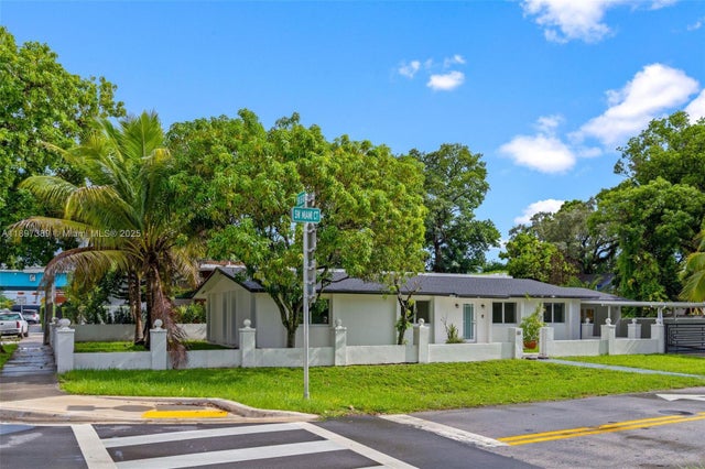 3 of 52 - 50 Sw 26th Rd, Miami, FL