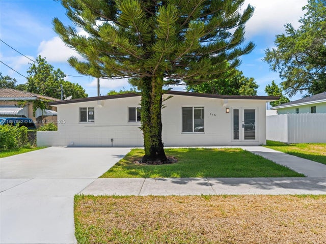 2 of 40 - 3231 Nw 48th Ter, Miami, FL
