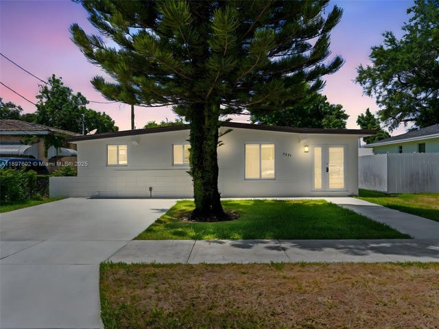 3 of 40 - 3231 Nw 48th Ter, Miami, FL