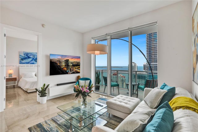 950 Brickell Bay Dr 4707, Miami