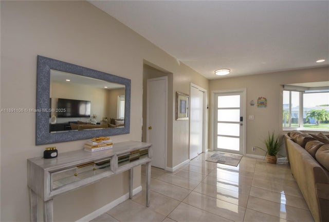 3 of 3 - 609 S Crescent Dr, Hollywood, FL