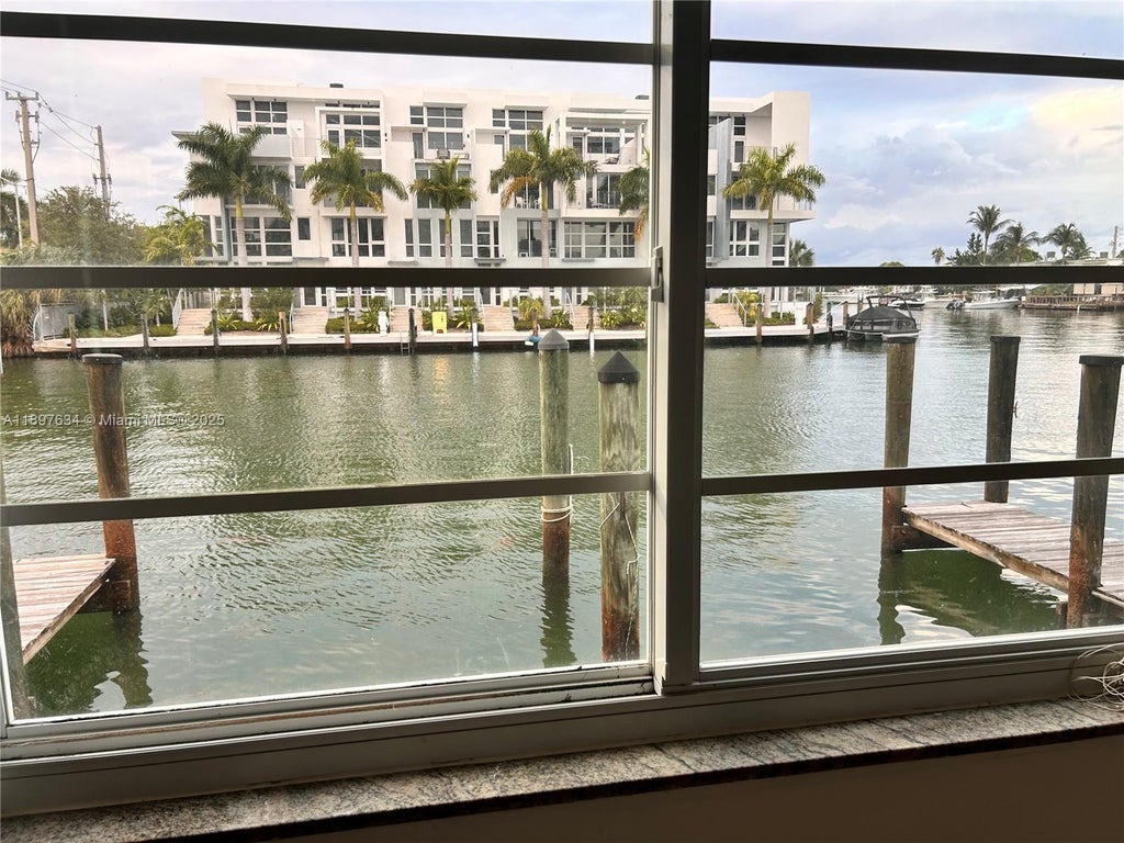 7207 Bay Dr, Miami Beach