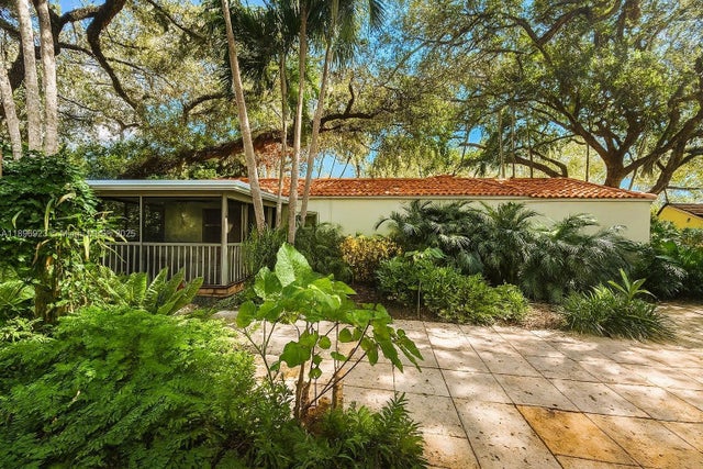 3 of 4 - 1100 El Rado St, Coral Gables, FL