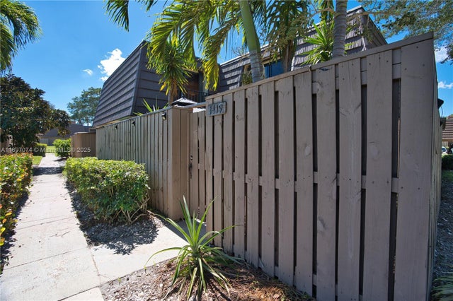 4 of 40 - 1419 14th Ct, Palm Beach Gardens, FL