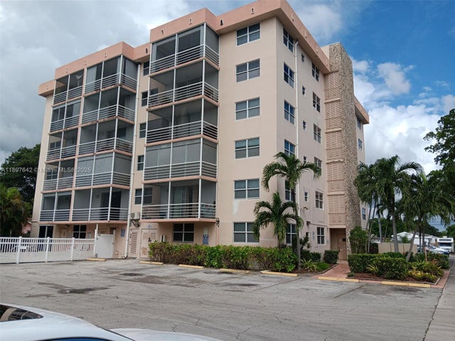 1 of 14 - 1830 Dixieanna St 503, Hollywood, FL