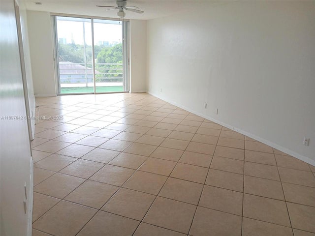 5 of 14 - 1830 Dixieanna St 503, Hollywood, FL