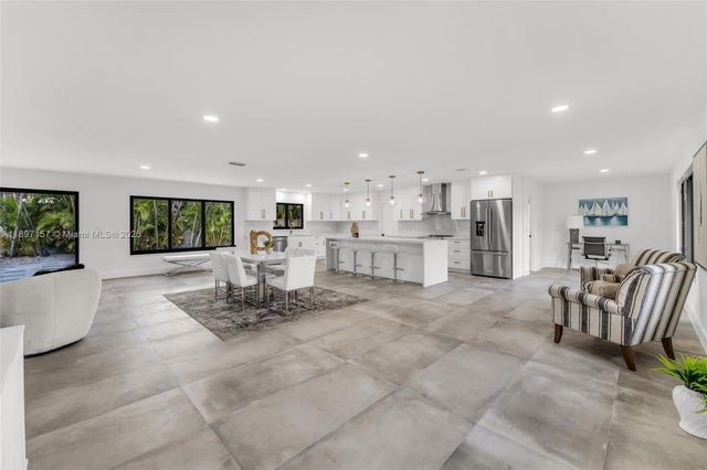 4 of 38 - 7120 Sw 92nd Ave, Miami, FL