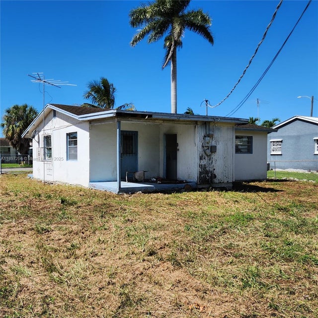 4 of 9 - 245 Sw 11th Ave, South Bay, FL