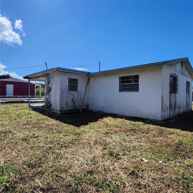 5 of 9 - 245 Sw 11th Ave, South Bay, FL