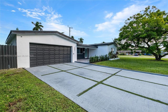 2 of 35 - 2441 Alcazar Dr, Miramar, FL