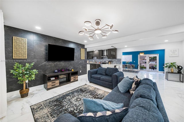 4 of 35 - 2441 Alcazar Dr, Miramar, FL