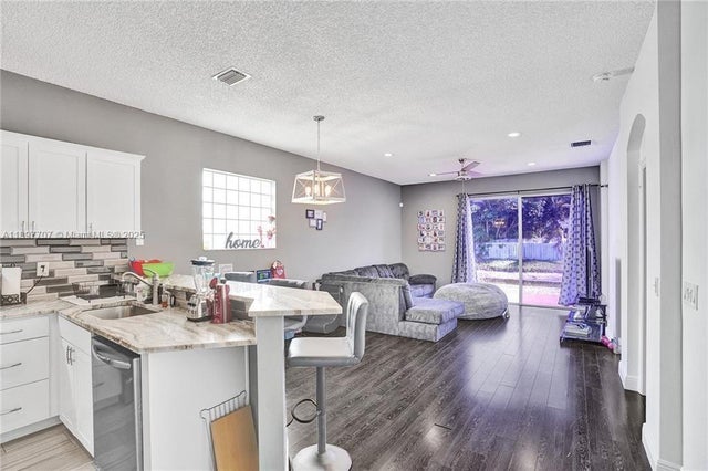 4 of 12 - 4824 Nw 19th St, Coconut Creek, FL