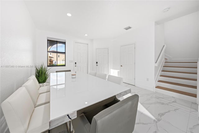 4 of 35 - 10800 W 35th Way, Hialeah, FL