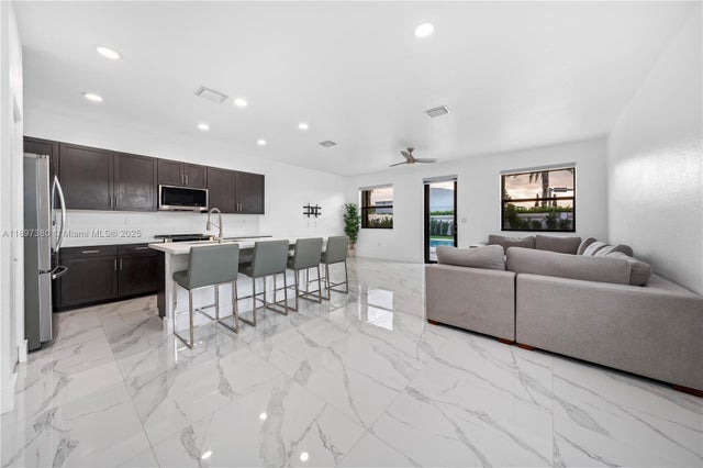 5 of 35 - 10800 W 35th Way, Hialeah, FL
