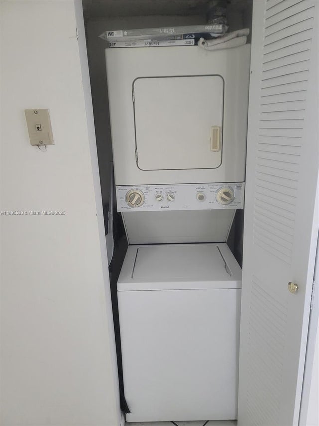 2 of 6 - 2600 Collins Ave 509, Miami Beach, FL