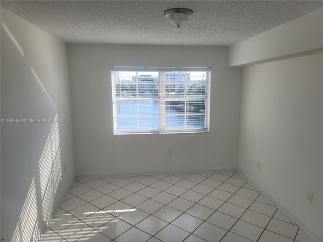 4 of 6 - 2600 Collins Ave 509, Miami Beach, FL