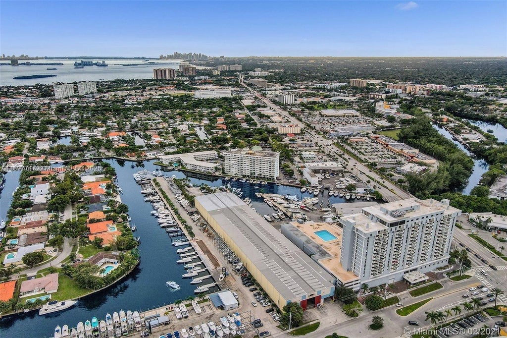 13499 Biscayne Blvd 811, North Miami