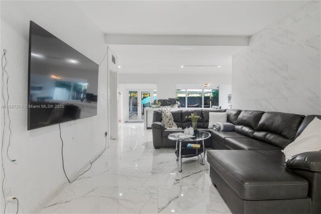 3 of 42 - 218 Nanette Dr, Orlando, FL