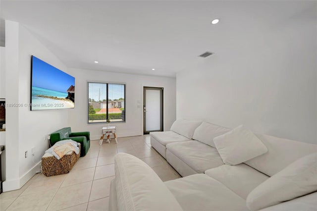 4 of 43 - 8340 Nw 178th St, Hialeah, FL