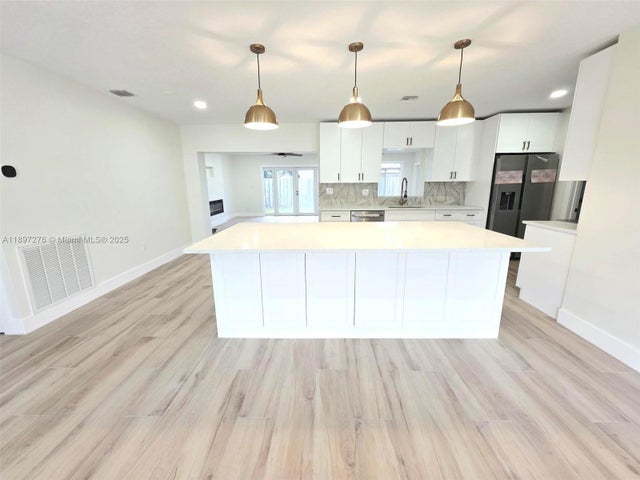1 of 2 - 5713 Ne 17th Ter, Fort Lauderdale, FL