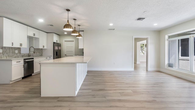 5 of 48 - 5713 Ne 17th Ter, Fort Lauderdale, FL