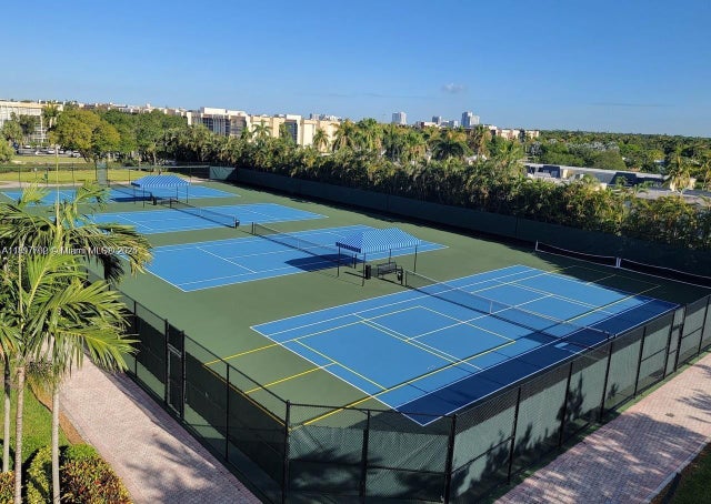 4 of 20 - 2500 Parkview Dr 1111, Hallandale Beach, FL