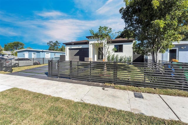 4 of 39 - 5270 Plunkett St, Hollywood, FL