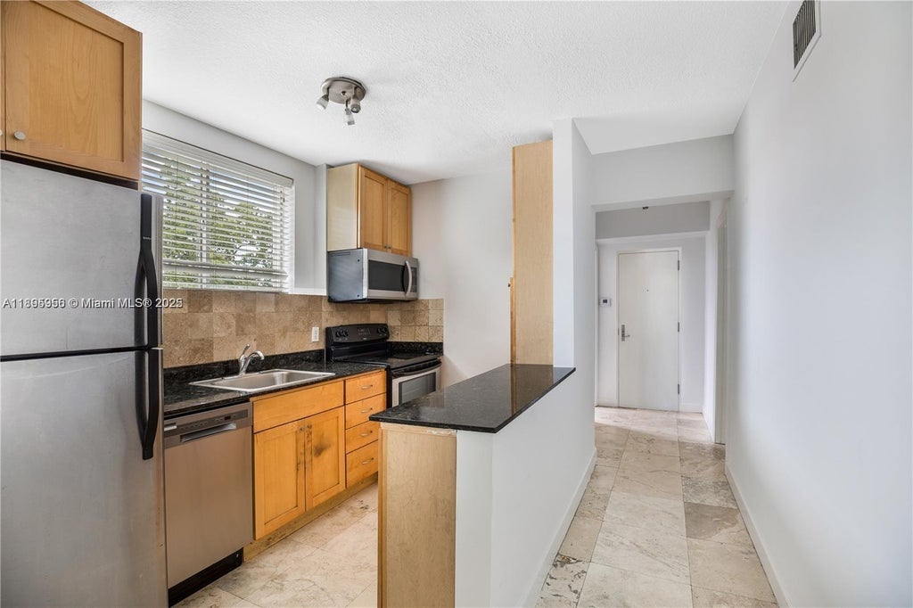 1025 Sw 7th Ave 9, Miami