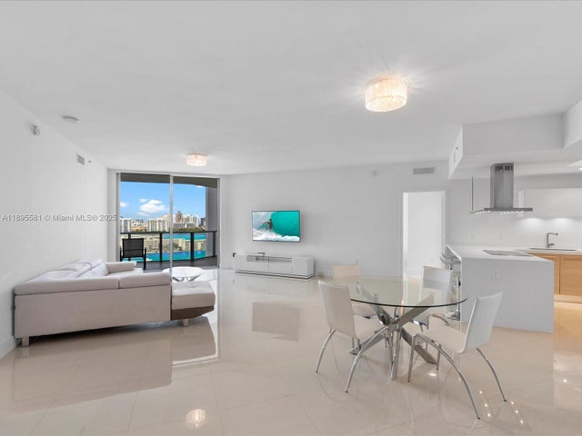 4 of 39 - 17301 Biscayne Blvd 1704, North Miami Beach, FL