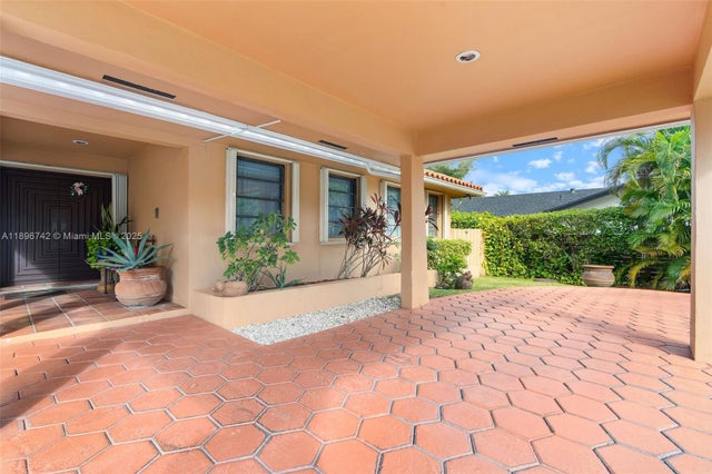 4 of 44 - 7040 Sw 95th Ct, Miami, FL