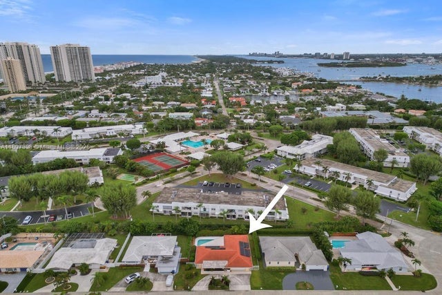 2 of 75 - 1221 Singer Dr, Singer Island, FL