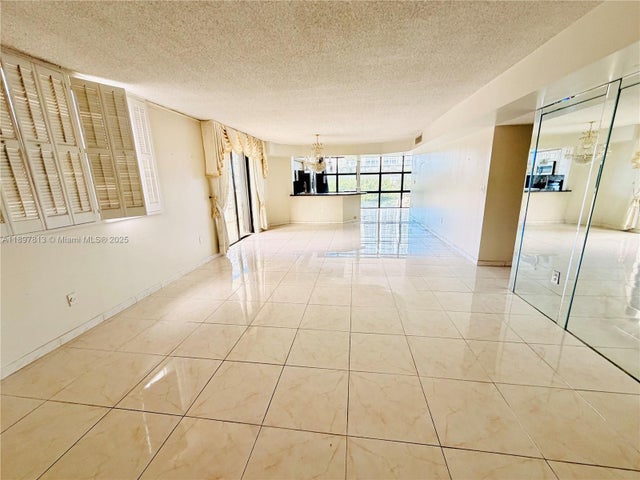 5 of 14 - 6423 Collins Ave 310, Miami Beach, FL