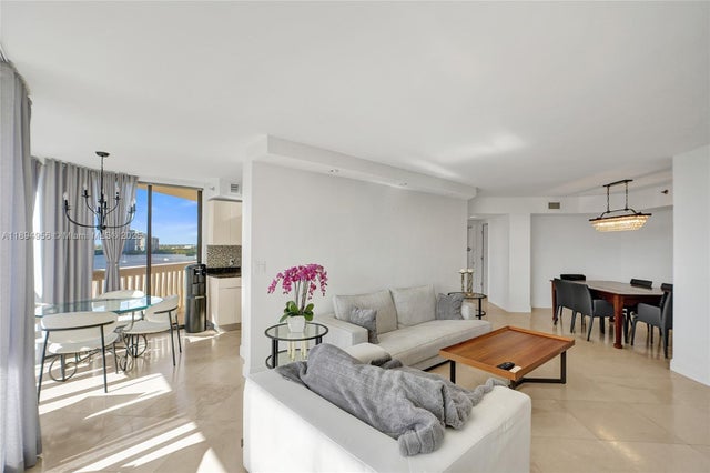 1 of 99 - 1000 E Island Blvd 1403, Aventura, FL