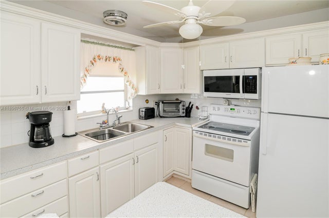 4 of 42 - 5300 Washington St G230, Hollywood, FL