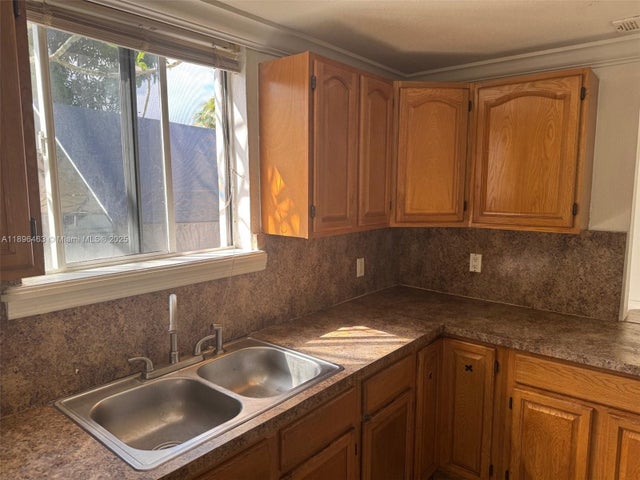 3 of 11 - 1738 Sw 17th St, Miami, FL