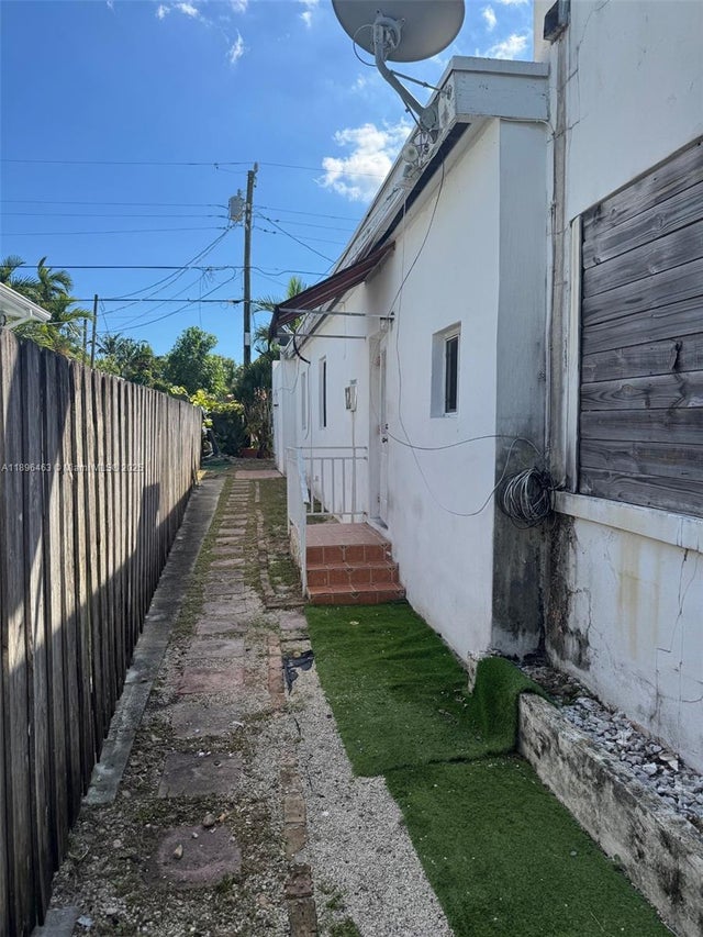 5 of 11 - 1738 Sw 17th St, Miami, FL