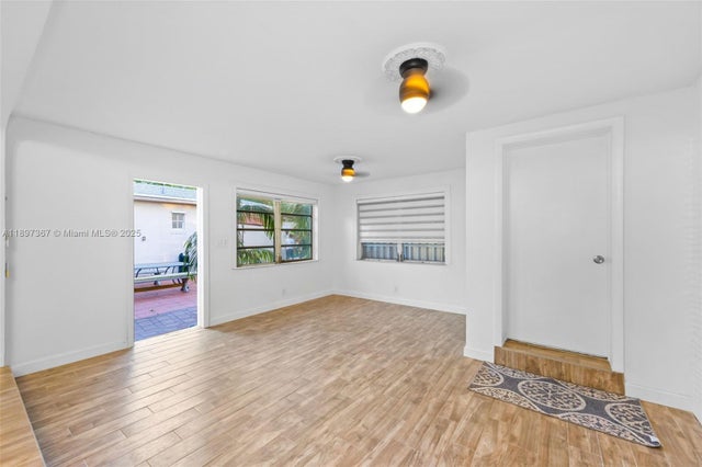 4 of 15 - 23 Sw 8th Ct, Hallandale Beach, FL