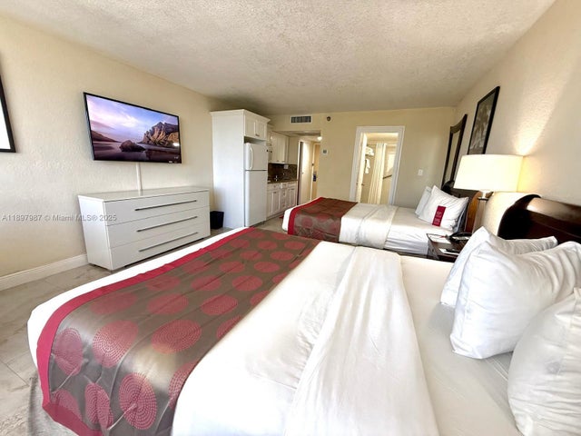 5 of 25 - 19201 Collins Ave 308, Sunny Isles Beach, FL