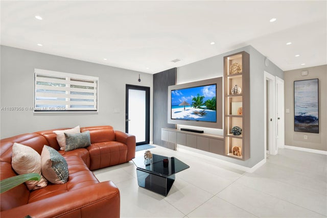 4 of 29 - 3361 Nw 210th Ter, Miami Gardens, FL