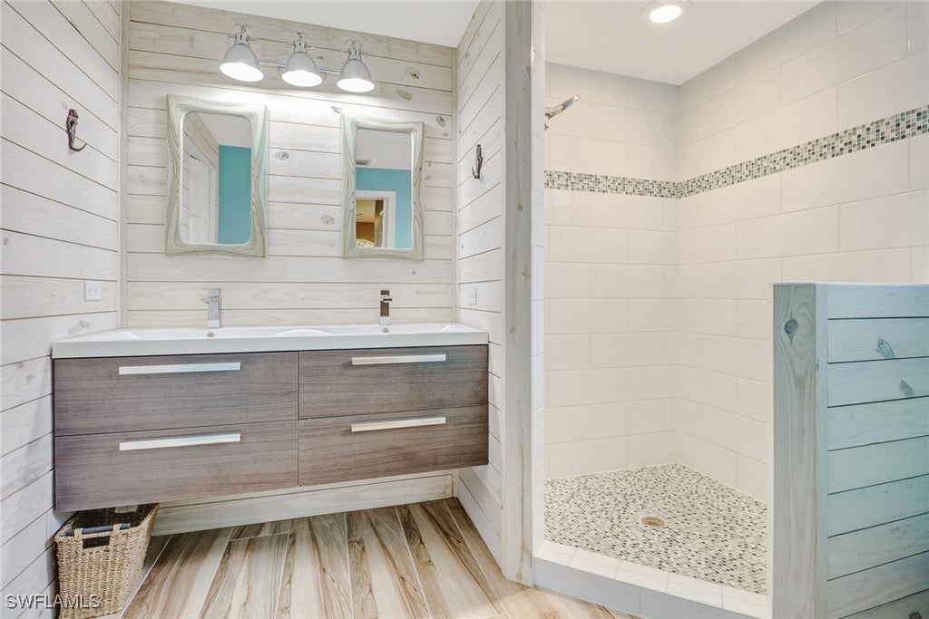 10037 Heather Ln 4, Naples