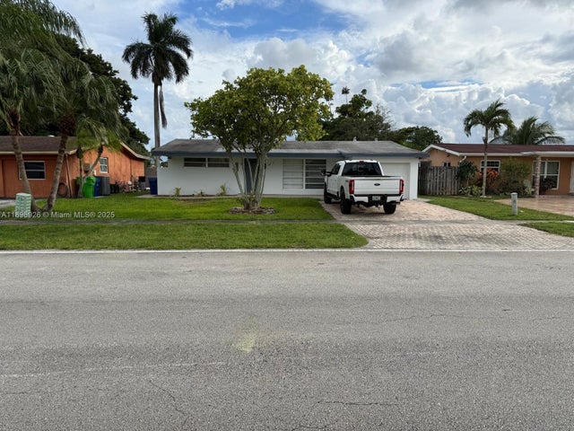 1 of 12 - 8600 Nw 27th Pl, Sunrise, FL